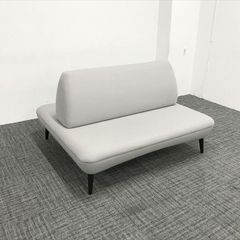ロビーチェア 4人用 ナガレ プラットフォームタイプ背付 オカムラ グレー