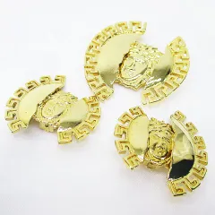 ジャンニヴェルサーチ ヴェルサーチェ GIANNI VERSACE メデューサ メドューサ イヤリング ブローチ 2点セット ゴールド系 クリップ式 ピンブローチ 回転ピン アクセサリーのサムネイル