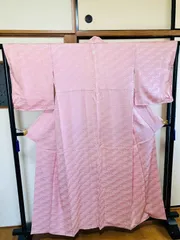 着物 小紋 正絹 / 桃色系 ピンク色系 / ひし形亀甲 一つ紋 草花文 身丈約154cm 裄丈約66cm 袖幅約50cm 後幅30.5cm 前幅22.5cm TCS着物 W45