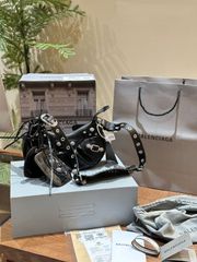 バレンシアガ BALENCIAGA  Le cagole ショルダーバッグ ダイヤモンド