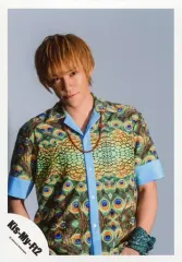 【中古】生写真(ジャニーズ) Kis-My-Ft2/千賀健永/上半身・衣装緑・青・口閉じ・顔傾げ・背景グレー/「Sha la la☆Summer Time」PV＆ジャケ写撮影/公式生写真