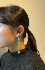 50種類以上の多彩なカラーが魅力的 5連ボンボンイヤリング 刺繍糸 華やか大人可愛い軽いイヤリング