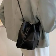 ［トレンドデザイン］ハンドバッグ ショルダーバッグレディース 小さめ ブランドハンドバッグ レディース 高見え 韓国 斜めかけバッグ 小型ショルダーバッグ 長さ調節可能 ミニクロスボディバッグ 90年