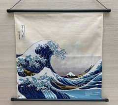 新品未使用品 【浪裏】軸付きタペストリー 葛飾北斎 富士山 富嶽三十六景 海外土産 日本製
