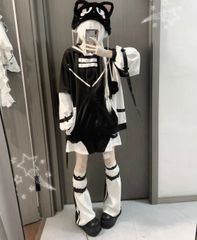黒　ブラック　地雷系 量産型 病みかわコーデ　ゆるかわ　サブカル　ファッション　パーカー　渋谷　原宿　個性的　大きめ　ゆったり　サイバー　スポーティー　ベルト