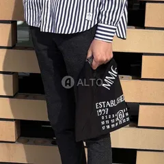 【2025春夏物モデル】MM6 Maison Margiela エムエムシックス メゾンマルジェラ ジャパニーズ ハンドバッグ ロゴプリント ショルダーバッグ SB6WD0013 P7260 T813/ブラック メンズ