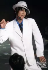 【中古】生写真(ジャニーズ) 7WEST/藤井流星/ライブフォト・膝上・ジャケット白・シャツ青・右手親指立て/関西ジャニーズJr.2007夏＠大阪松竹座