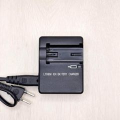 RICOH デジカメ用充電器 BJ-11 - メルカリ