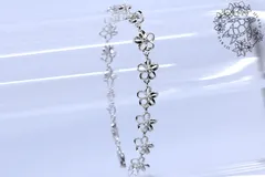 ブレスレット　プルメリア　花　スワロフスキー　シルバー　スターリングシルバー　ハワイアンジュエリー　ハワジュ　アクセサリー　腕輪　透かしデザイン　日常使い　レディース　女性　可愛い　上品　華やか　プレゼント　誕生日　記念日　お揃い　ギフト　15,000円