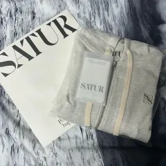 SATURセター パーカーユニセックスM バニラクリーム色 SATURセター パーカーユニセックスM バニラクリーム色 SATUR