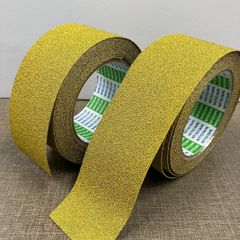 滑り止めテープ　グリップ　家庭用　業務用　介護用　玄関　非常階段　ノンスリップテープ　スロープ