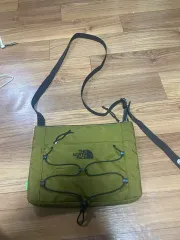 THE NORTH FACE(ザ・ノース・フェイス) オリーブカラー ショルダーバッグ