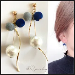 グレー　ネイビー　フロッキー　2点目より半額　ハンドメイドピアス　イヤリング