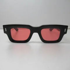 R402　AKILA　ARES　スクエア　サングラス　中古　アキラエルエー　レッド　ブラック　大人気　定番　個性派　オシャレ　メンズ　サングラス　レディース　ユニセックス　男女兼用　激安　即購入　フレーム