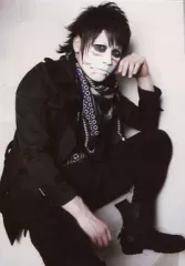 【中古】生写真(男性) ゴールデンボンバー/樽美酒研二/膝上・衣装黒・左足上げ・左手顔/2013.11.28 ANNIVERSARY D.KENJI/バースデーメモリアルフォトアルバム