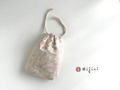 再販‼︎   和柄巾着袋(大)　高級金襴…唐草の舞《送料無料》