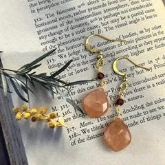 ピーチムーンストーンのピアス　スピネル・ピーチムーンストーン　オレンジムーンストーン　14kgf　天然石ピアス　ハンドメイドピアス