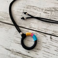 めがねホルダー　首掛けグラスホルダー　ネックレスペンダント　3カラー　ハンドメイド