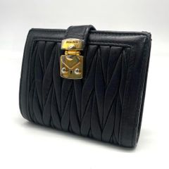 miu miu 黒 二つ折り財布 キルティング - メルカリ