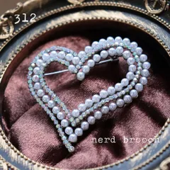 ゴージャスハートブローチ　パール キラキラ シルバー コサージュ 大人 かわいい NerD