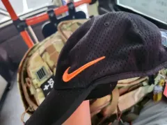 NIKE(ナイキ) ブラック メッシュキャップ オレンジ スウッシュ ヴィンテージ ランニング オールドスクール メッシュ