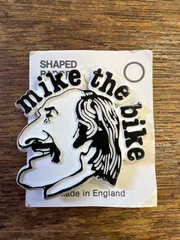 (^w^)b SHAPED BANBURY BADGES 「mike the bike」 イングランド製 70s80s90s ビンテージ プラスチックバッジ モーターサイクル レーシング レース AMA バイク 厩舎 旧車 バッヂ 英国製