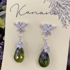 お値下げ中☆蝶々☆シルバーピアス☆グリーン☆キラキラ蝶々☆Silver☆ホワイトデープレゼント結婚式パーティーにも