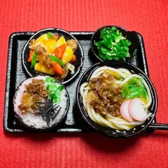490 肉うどん定食⭐️ミニチュアフード　韓国料理　冷麺　スンドゥブ　キンパ　ドールは　リカちゃん　シルバニア　樹脂粘土　ねんどろいど　ブライス　フェイクフード　フィギュア