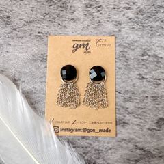 ブラックカボションチェーンピアス［サージカルステンレス］