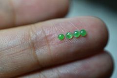 RS11-150 ミニ 氷種 果陽緑 ミャンマー産 天然 A貨 本翡翠 ルース 硬玉 ジェダイト