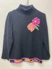 美品！LEONARDレオナール　薄手ニット タートルネック　フラワーオーナメント 美品！LEONARDレオナール 薄手ニット タートルネック フラワー