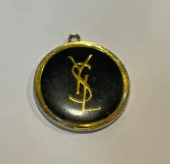 未使用品　イヴサンローラン　チャーム、コスメ　ゴールド　Y S L Yves Saint Laurent Beaute（チャーム）のフリマアイテム一覧