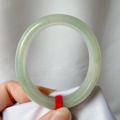 天然翡翠】淡い上品なグリーン 本翡翠バングル くりぬき / 内径62mm