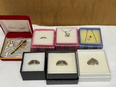 【まとめ売り】アクセサリー　ネックレス２本　指輪4個　タイピン・タイタックセット１個