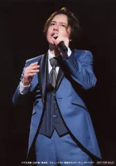 【中古】生写真(男性) 平野良(シャーロック・ホームズ)/ライブフォト/Blu-ray「ミュージカル 憂国のモリアーティ コンサート」特設サイト早期予約特典舞台写真