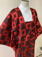 雨コート　着物　羽織　赤　黒　リサイクル着物　c-427