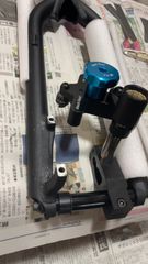フロントフォークやフレームのフェーシング作業