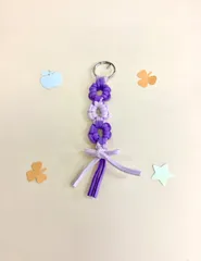 【Z1-77】ハンドメイドアクセサリー　　合皮　お花のキーホルダー