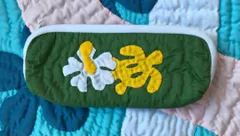 在庫一掃セール!!シンプルペンケース 　ハイビスカス 緑　 ハワイアンキルト ポーチ