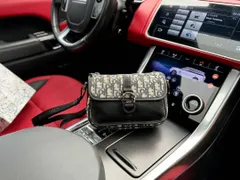 ディオールのショルダーバッグには、財布、鍵バッグ、小銭入れ、ハンドバッグ、バッグ、リュックサック、ショルダーバッグ、ブリーフケースの男女同型カップルが含まれている