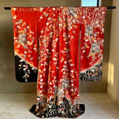 赤　黒　振袖　美品　管理番号KKVMI14