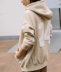 eversince ナンバービックカレッジ風ロゴ裏起毛スウェットパーカ　ベージュ