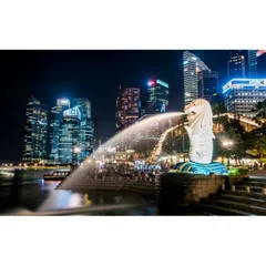 絵画風 壁紙ポスター (はがせるシール式) シンガポール マーライオン 夜景 マリーナ・ベイ キャラクロ SGP-013W2 (ワイド版 603mm×376mm) ＜日本製＞ ウォールステッカー お風呂ポスター