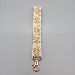 [094]インド刺繍リボンのスマホ用ハンドストラップ（ベージュ系、金具：ゴールド系）、ハンドメイド