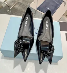 2024年最新】pradaパンプス24.5の人気アイテム - メルカリ 