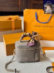 【今日特価】LV 2025 Vanity Chain Pouch ヴァニティチェーンポーチ 手袋 / バッグ