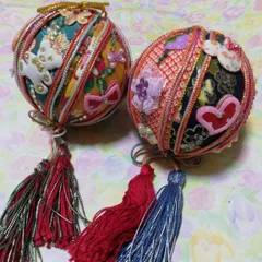 ショーン⭐︎木目込み　手鞠 Amazon.co.jp: 手毬 花柄 刺繍 金襴 赤 ピンク 木目込みまり