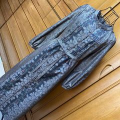 大島紬からオーダーリメイク　前にタックがある前開きワンピース　薄手のコートのように羽織っても