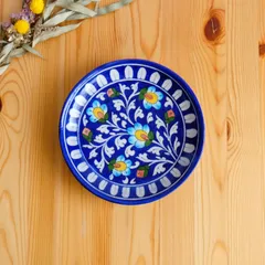 陶器飾り皿　インド　ブルーポタリー　中サイズ　青地に水色の花