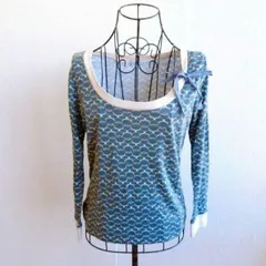 美品✨ アナトリエ anatelier カットソー Tシャツ レディース 長袖 総柄 派手 薄手 リボン ラウンドネック 丸首 綿 100 フェミニン 大人可愛い 上品 きれいめ ナチュラル 春秋 コーデ 日本製 青 ブルー